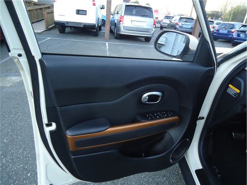 Used 2016 Kia Soul ! w/ Umber Package 1 image 9