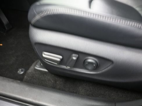 Used 2019 Toyota RAV4 Limited image 17