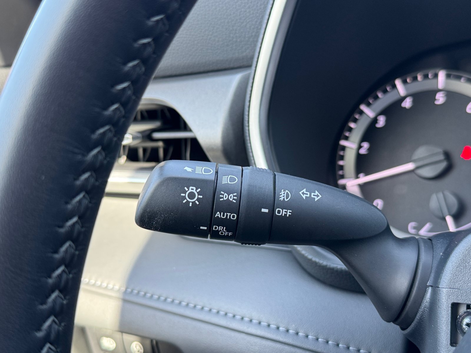 Used 2023 Toyota Highlander XLE AWD/4WD image 22