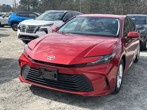 Used 2025 Toyota Camry LE image 1
