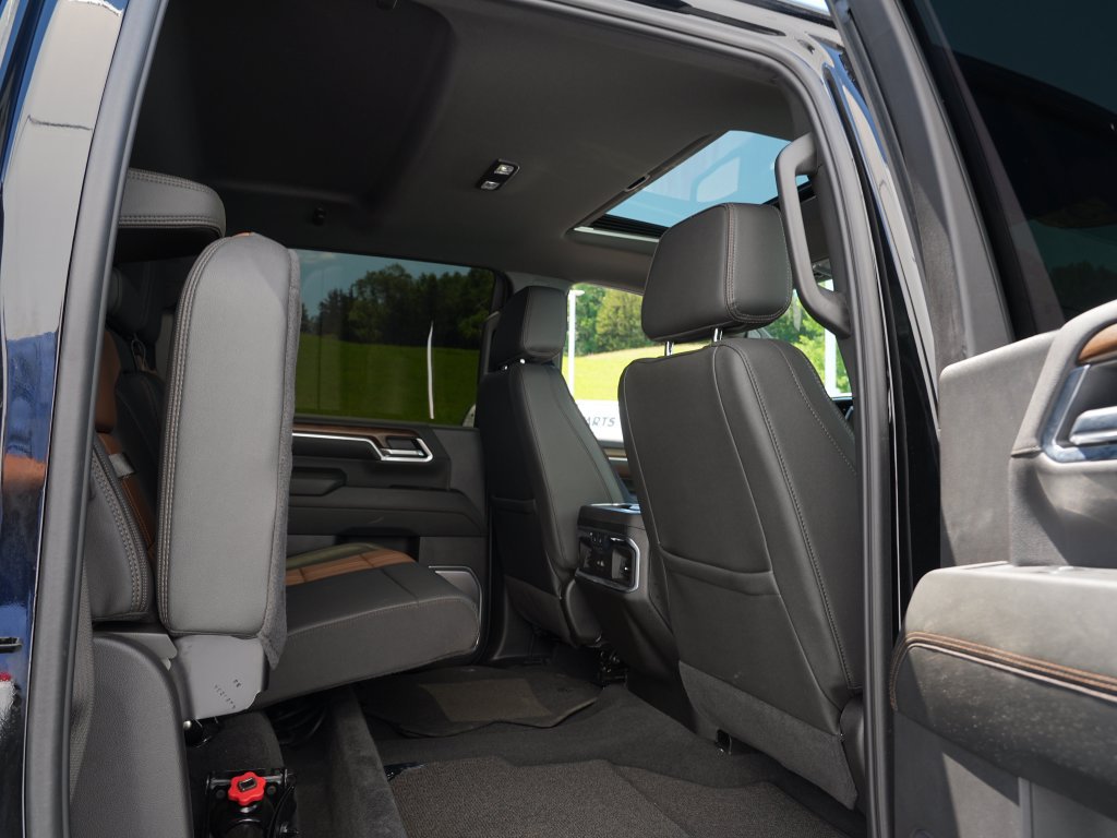 Certified 2025 Chevrolet Silverado 3500 High Country w/ High Country Premium Package AWD/4WD image 28