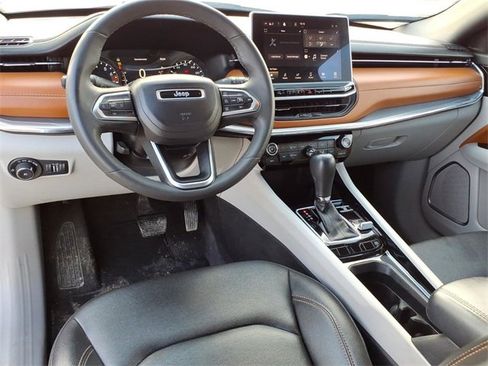 Used 2024 Jeep Compass Limited image 15