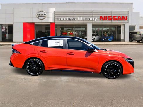 New 2026 Nissan Sentra SR w/ Floor Mat Package FWD image 2