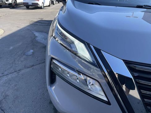 Used 2021 Nissan Rogue SL w/ Premium Package image 17