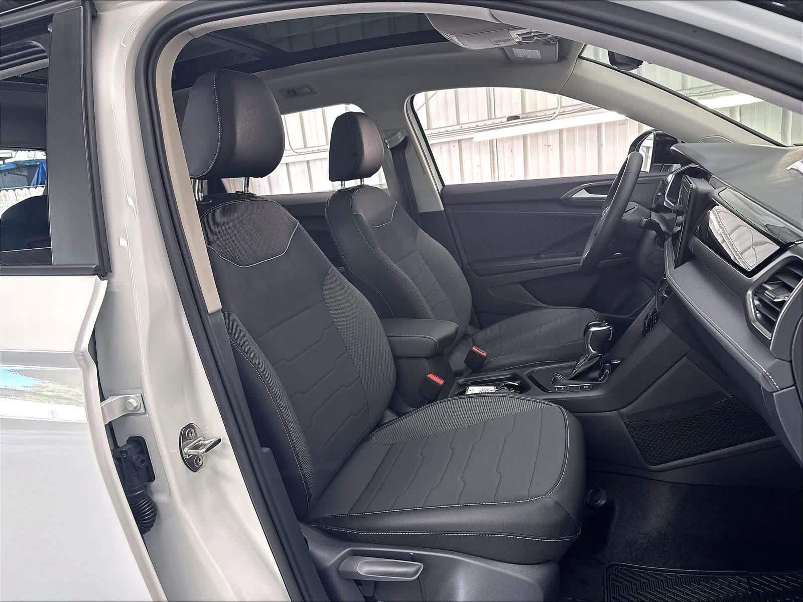 New 2027 Volkswagen Taos SE FWD image 11