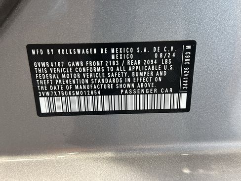 Used 2025 Volkswagen Jetta SE FWD image 35