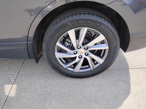 Used 2023 Chevrolet Equinox LT FWD image 24