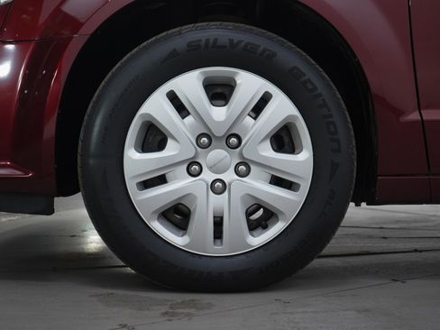 Used 2018 Dodge Grand Caravan SE image 26