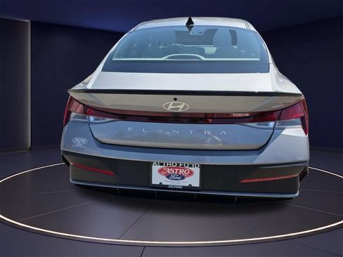 Used 2025 Hyundai Elantra Sport FWD image 5