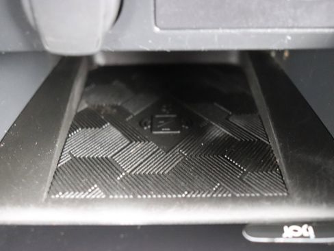 Used 2024 Nissan Versa SR image 34