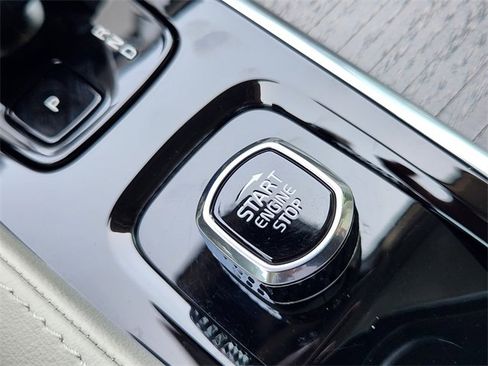 Certified 2025 Volvo XC90 T8 Plus w/ Protection Package Premier image 23