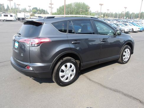 Used 2016 Toyota RAV4 LE AWD/4WD image 5