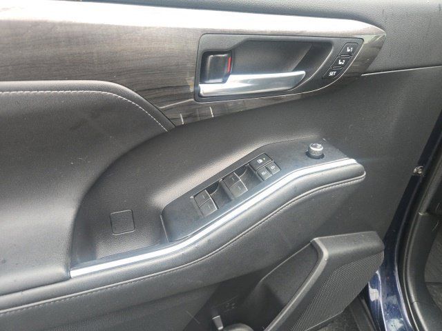 Used 2020 Toyota Highlander Limited AWD/4WD image 23