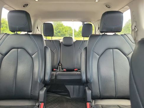 Used 2021 Chrysler Pacifica Touring-L FWD image 21