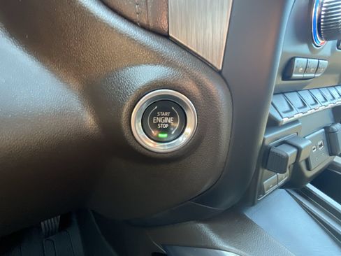 Used 2023 GMC Sierra 2500 Denali w/ Technology Package AWD/4WD image 17