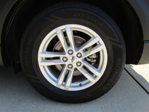 Used 2020 Ford Explorer XLT w/ Equipment Group 202A image 9