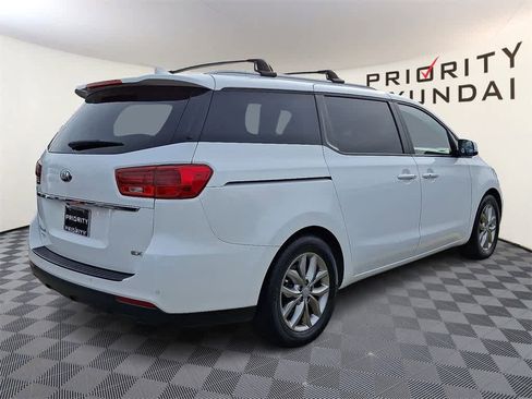 Used 2019 Kia Sedona EX image 4