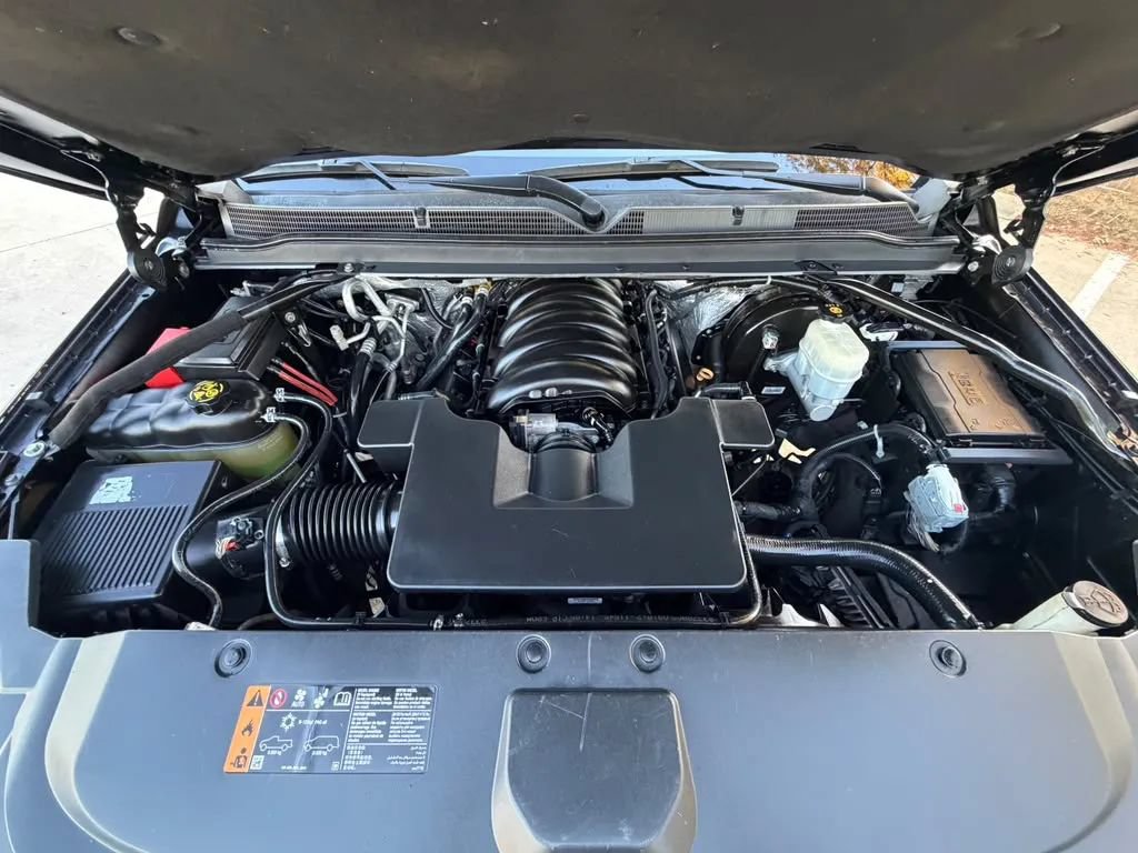 Used 2018 Cadillac Escalade Premium Luxury RWD image 29