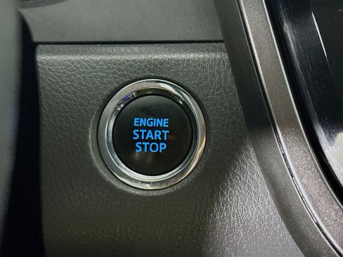 Used 2019 Toyota Camry XLE image 24