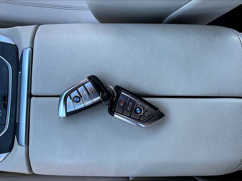 Used 2022 BMW X5 xDrive40i w/ M Sport Package image 14