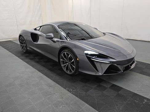Used 2024 McLaren Artura RWD image 2