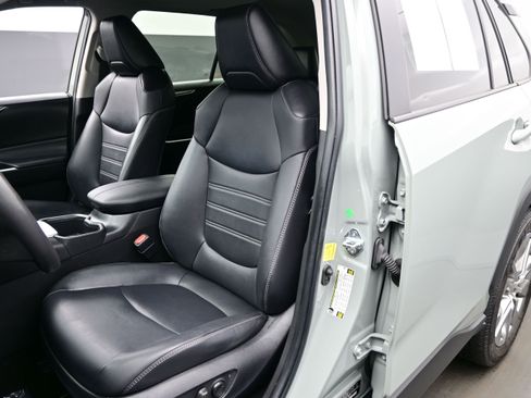 Used 2023 Toyota RAV4 XLE Premium AWD/4WD image 12