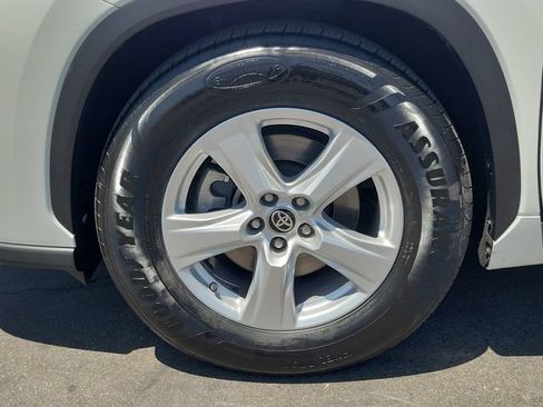 Used 2021 Toyota Highlander LE FWD image 27
