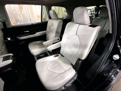 Used 2024 Toyota Grand Highlander Platinum image 20
