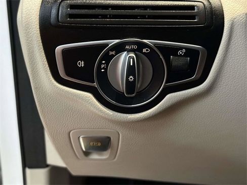 Certified 2022 Mercedes-Benz GLC 300 4MATIC image 18