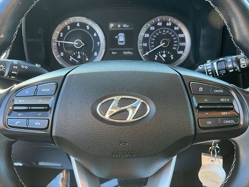 Used 2022 Hyundai Venue SEL w/ Cargo Package image 11