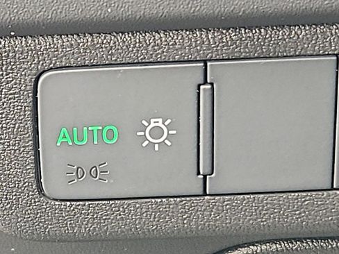 Used 2024 Audi Q4 e-tron Premium Plus image 28