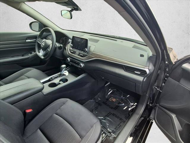 Used 2025 Nissan Altima 2.5 SV FWD image 21