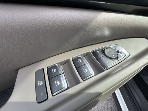 New 2026 Kia Carnival LX FWD image 13