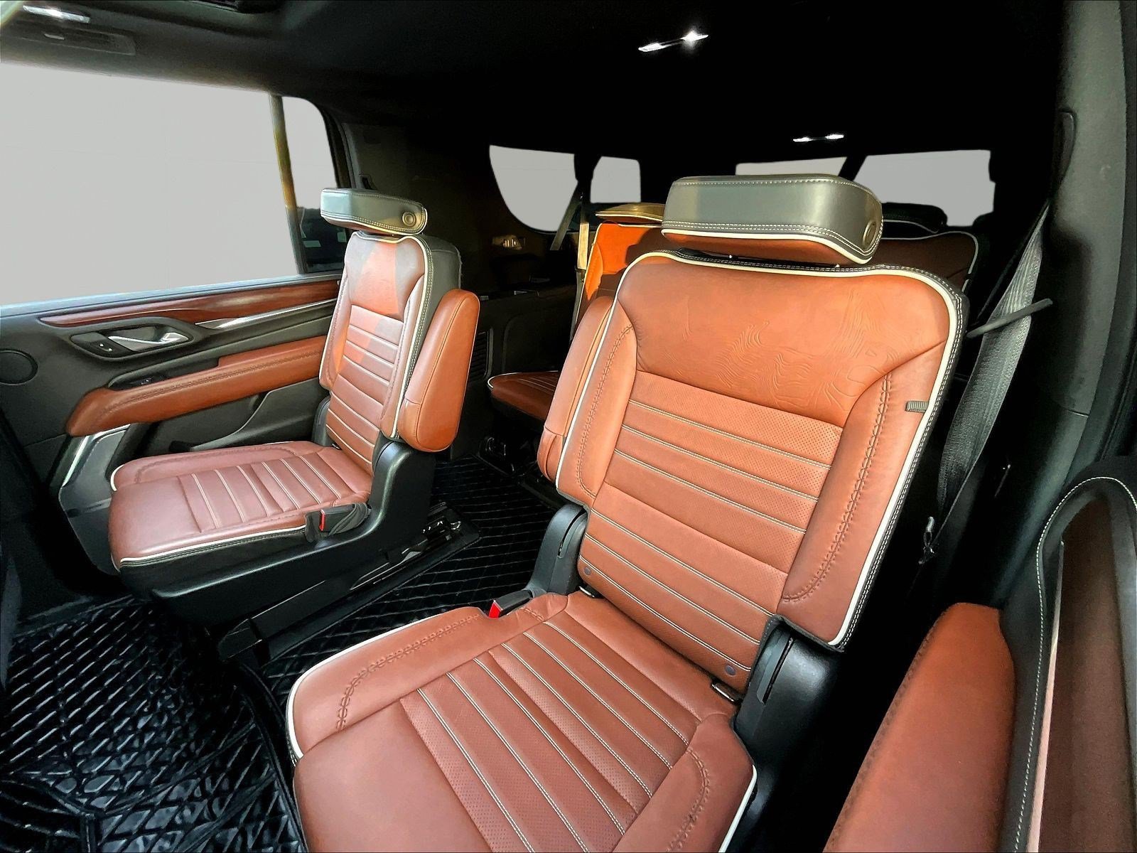 Used 2023 GMC Yukon XL Denali Ultimate w/ LPO, Floor Liner Package AWD/4WD image 22