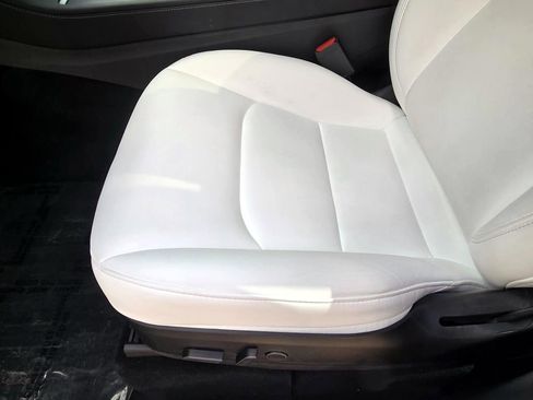 Used 2022 Tesla Model Y Long Range AWD/4WD image 19