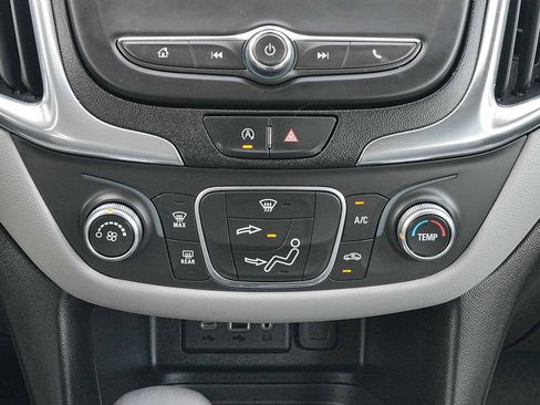 Used 2022 Chevrolet Equinox LS AWD/4WD image 32