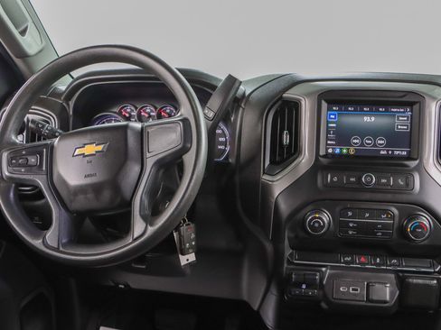 Used 2022 Chevrolet Silverado 2500 Custom w/ Custom Value Package image 17