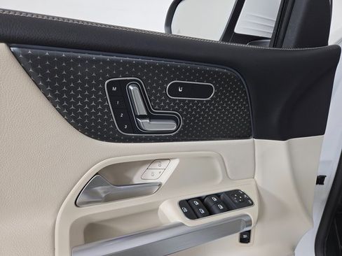 Certified 2025 Mercedes-Benz GLB 250 4MATIC image 15