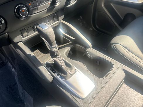 Used 2022 Nissan Frontier SV w/ Technology Package image 24