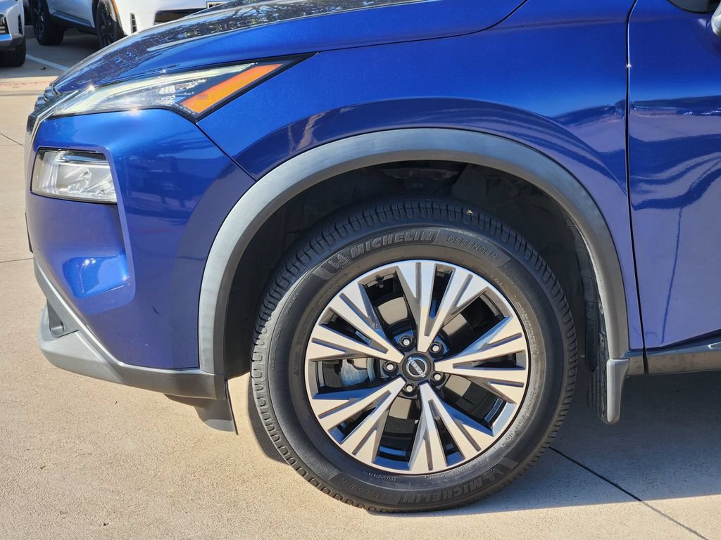 Used 2022 Nissan Rogue SV FWD image 17