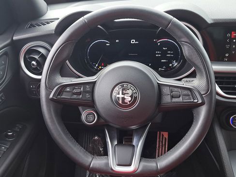 Used 2024 Alfa Romeo Stelvio Ti w/ Performance Driving Package image 17