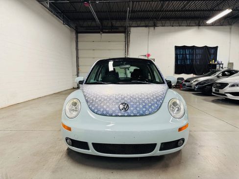 Used 2010 Volkswagen Beetle Final Edition image 3