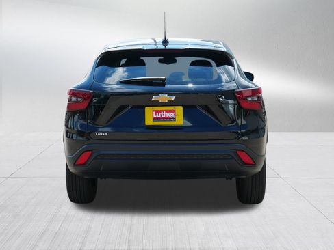 Used 2024 Chevrolet Trax LS FWD image 6
