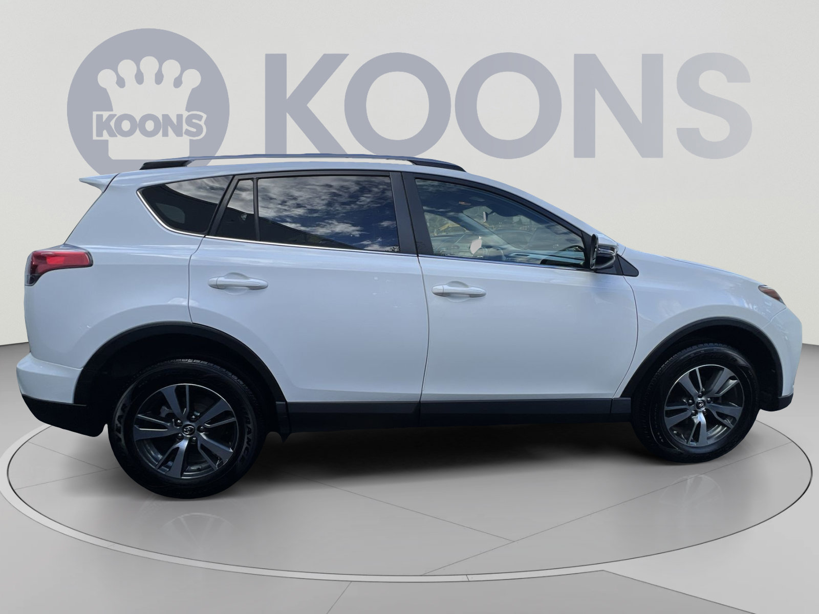 Used 2018 Toyota RAV4 XLE w/ Plus Extra Value Package AWD/4WD image 7