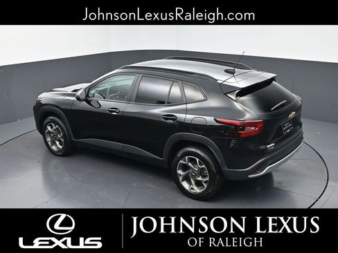 Used 2024 Chevrolet Trax LT FWD image 25