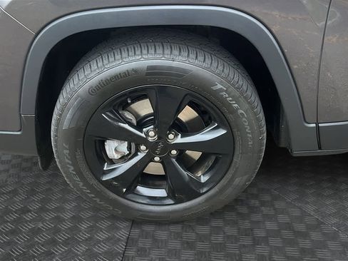 Used 2019 Jeep Cherokee Altitude image 8