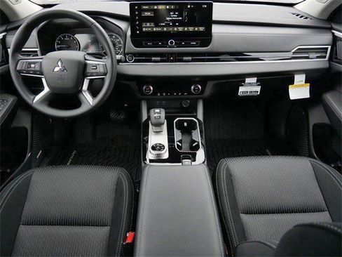 New 2026 Mitsubishi Outlander ES image 7