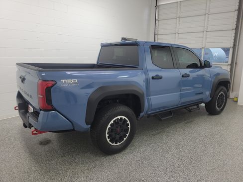 Used 2026 Toyota Tacoma TRD Off-Road AWD/4WD image 3