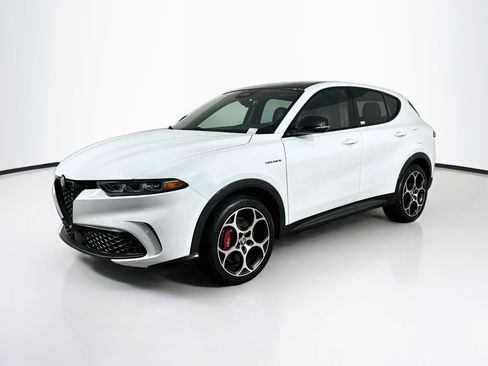 Used 2024 Alfa Romeo Tonale Veloce AWD/4WD image 3
