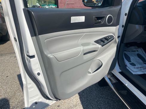 Used 2012 Toyota Tacoma 4x4 Double Cab w/ TRD Off-Road Pkg image 18